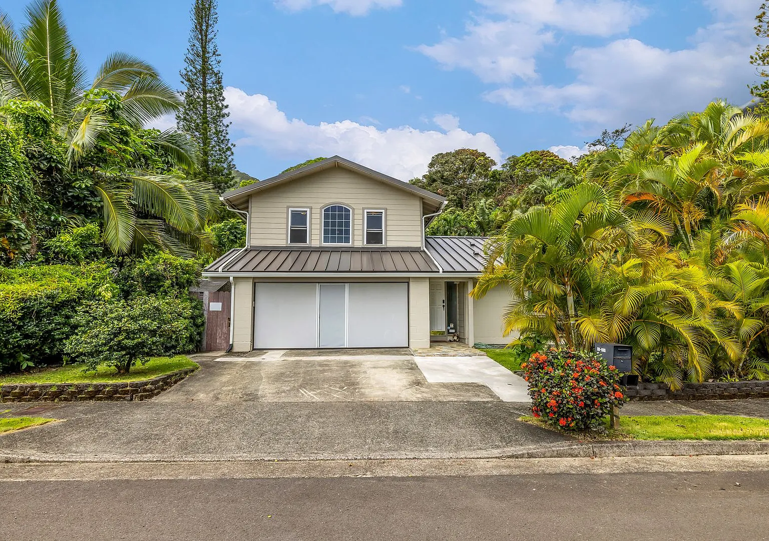 Beautiful Kaneohe 4-Bedroom Home w/ Backyard Oasis Available 10/1/26 — Photo 3