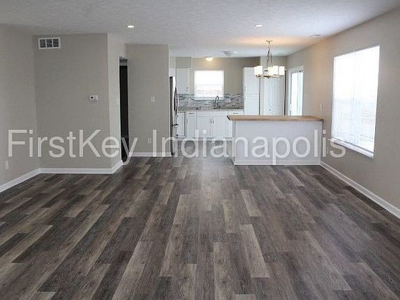 3rd image of 1000 Retford Dr