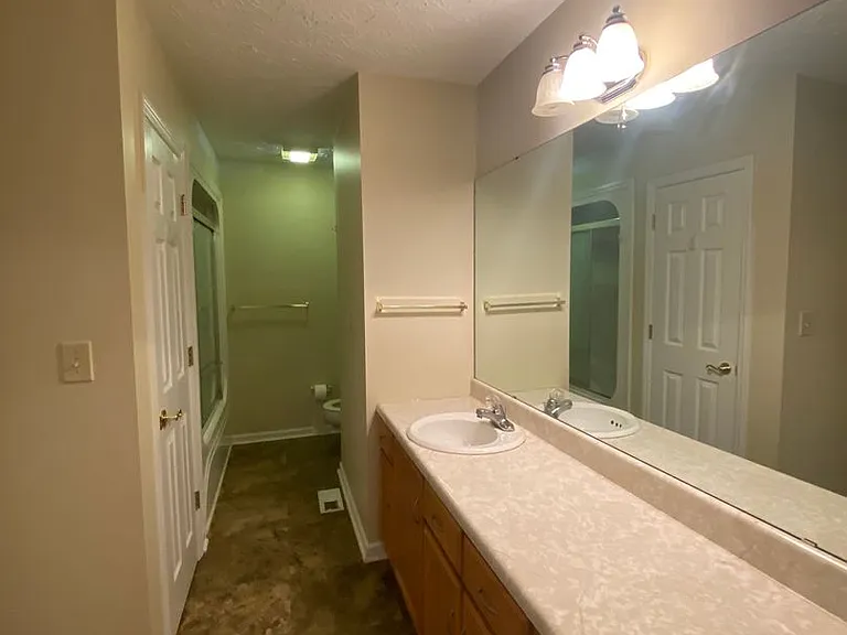 215 Francis St W — Photo 9
