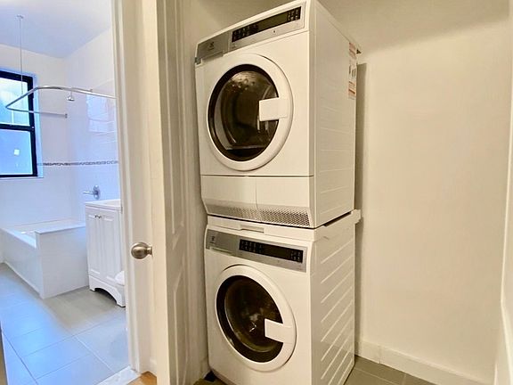 3rd image of 392 Saint Johns Pl #42