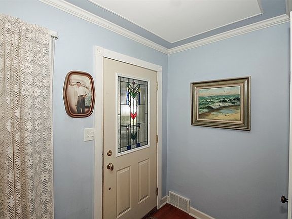 3rd image of 921 Newberry Ave