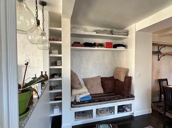 320 East 42nd Street image 2 of 5