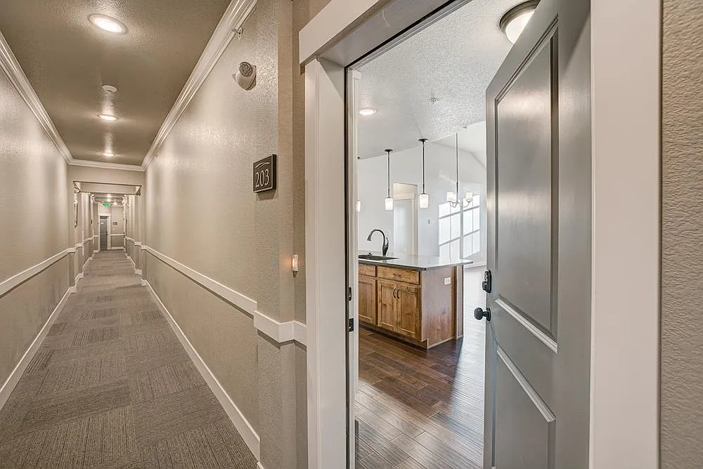2 bed, 1098 sqft, $2,100 — Photo 2