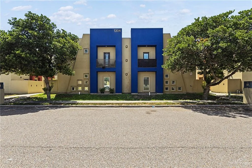 2 bed, 2.5 bath, 1170 sqft, $1,350 — Photo 2