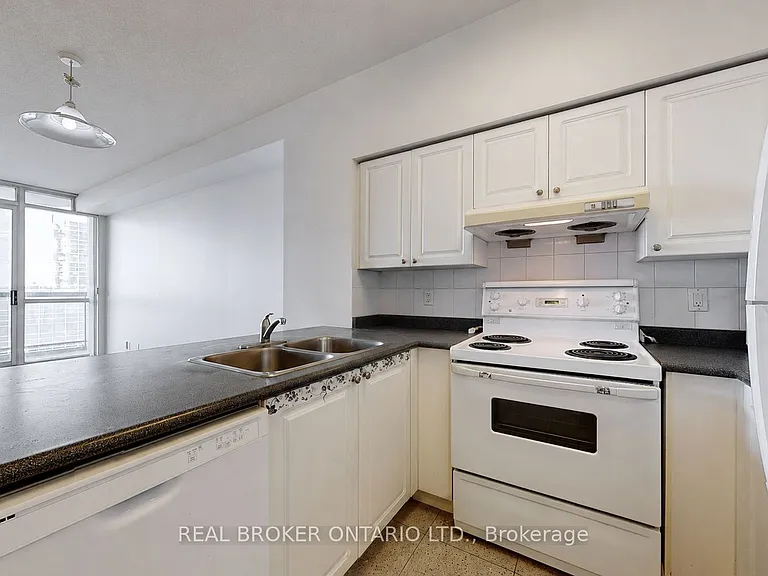 8 Hillcrest Ave #505 — Photo 9