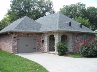 1141 S Oak Grove Ave, Springfield, MO 65804