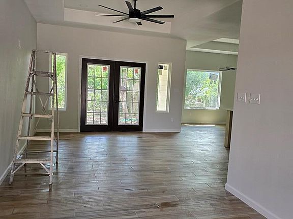 4th image of 605 Delia Ln
