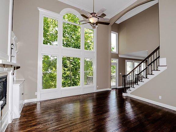 5th image of 720 Granbury Way