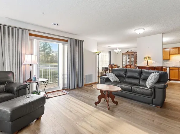 2231 Penn Pl APT 201, North Saint Paul, MN 55109