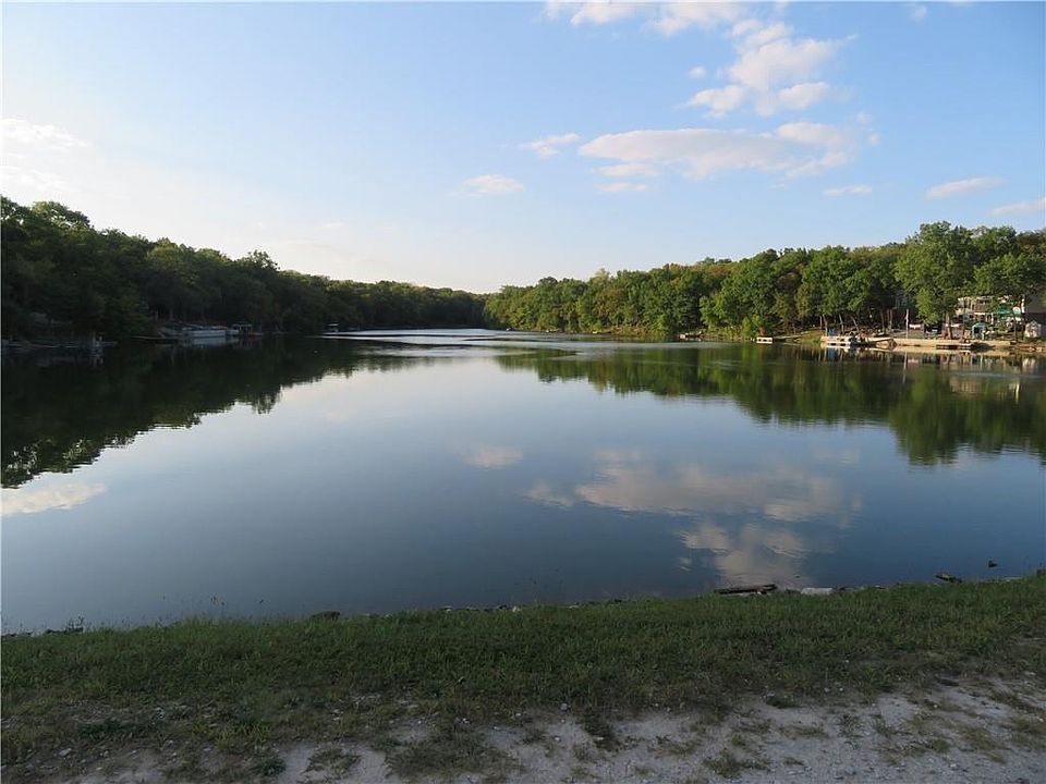 1st image of 94 W Lakeside Cir