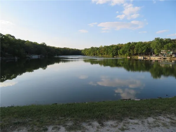 94 W Lakeside Cir, Lacygne, KS 66040