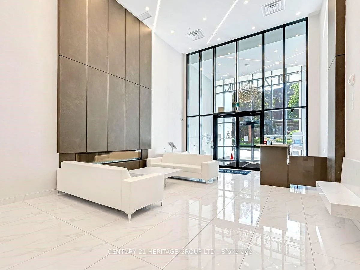 Platinum Condominium — Photo 4