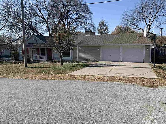 3rd image of 670 Garden St