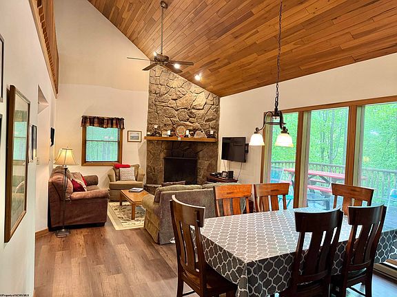 3rd image of 785 Ridge Rd