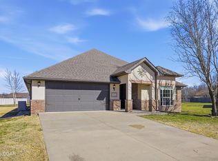 1513 Arthurs Ct, Webb City, MO 64870