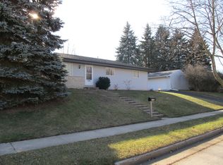 1109 Birch Dr, Waukesha, WI