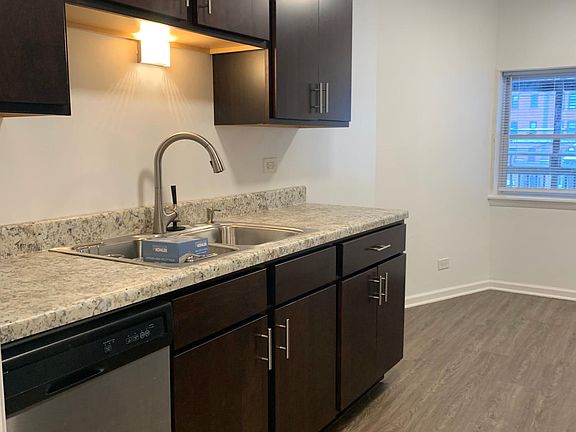 3rd image of 3194 N Milwaukee Ave