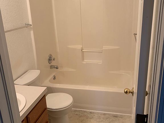 5th image of 527 Sherwood Ct
