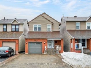 58 Fireside Cres, Ottawa, ON K1T 1Z4