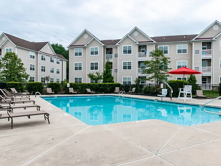 Laurel Green Apartments — Photo 14