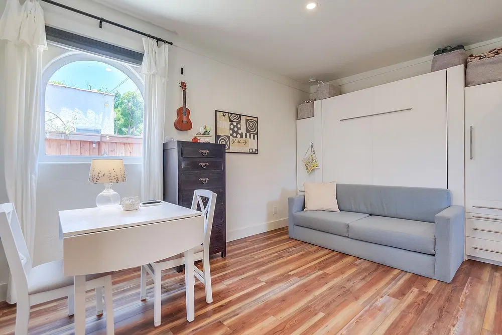 Studio, 300 sqft, $1,900 — Photo 2