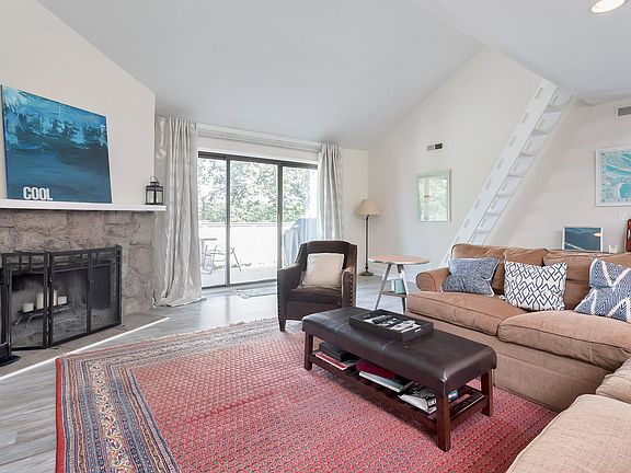 3rd image of 188 Rowayton Woods Dr