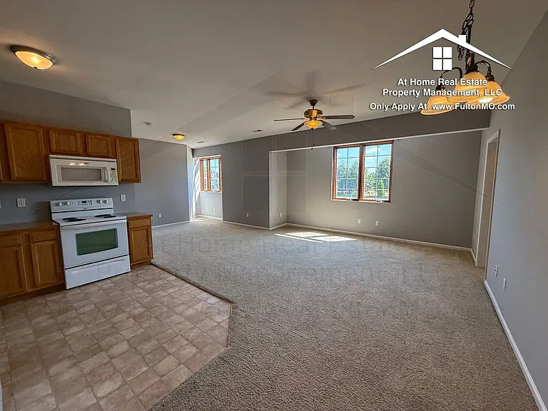 2606 N Bluff St #208 — Photo 2