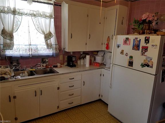 3rd image of 1328 W Erie Ave