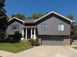 4513 Pin Oak Ct, Sioux City, IA 51106