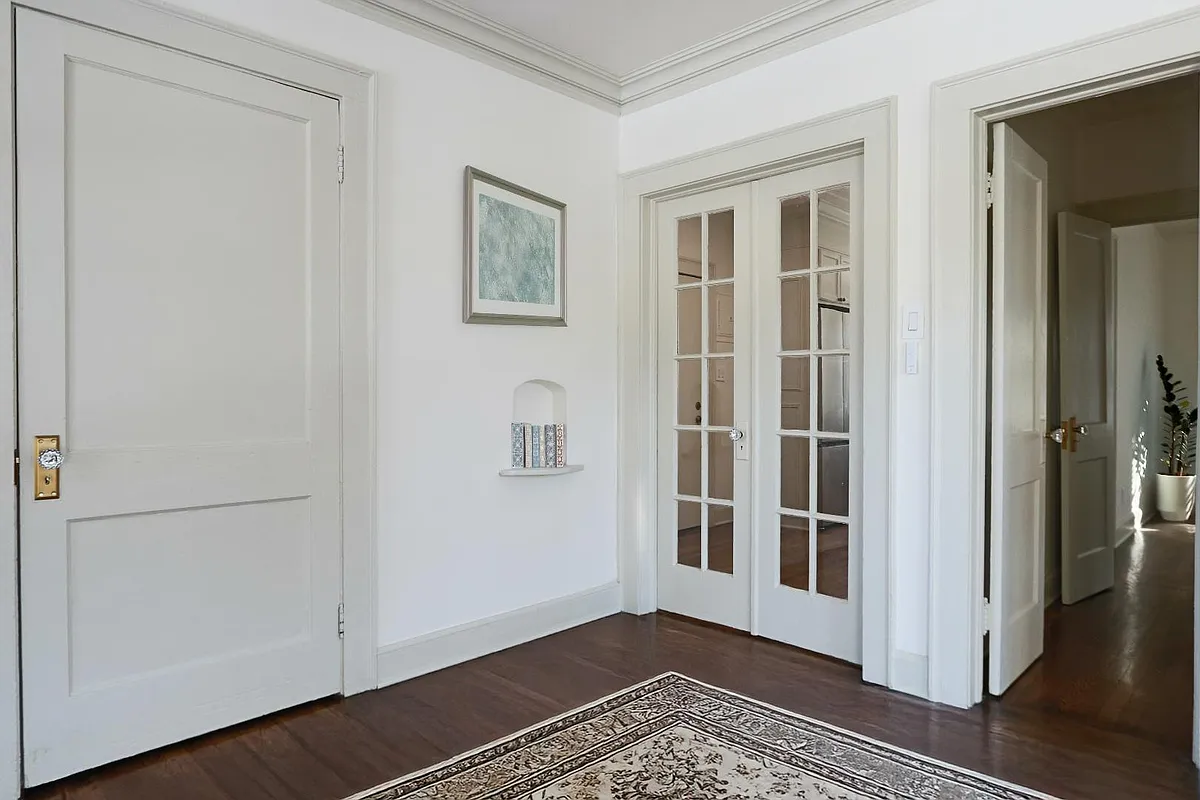 Unit Photo - 2015 Court Ave #11