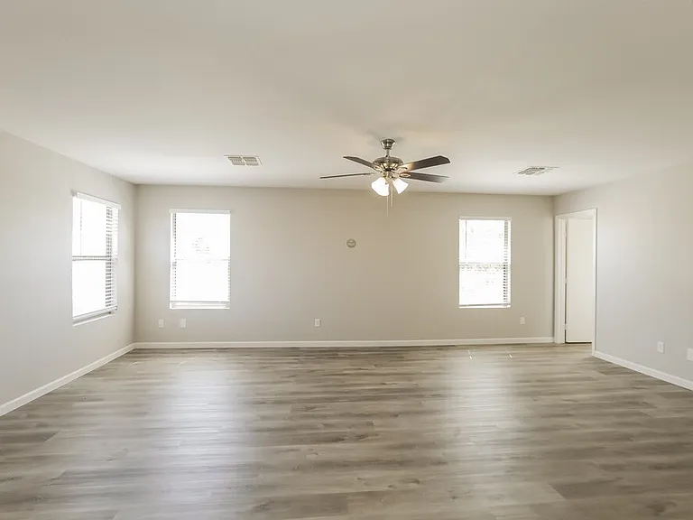 2217 E 35th Ave — Photo 13
