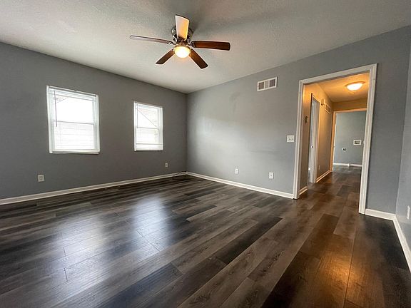 3rd image of 2320 Sylvanie St #2320
