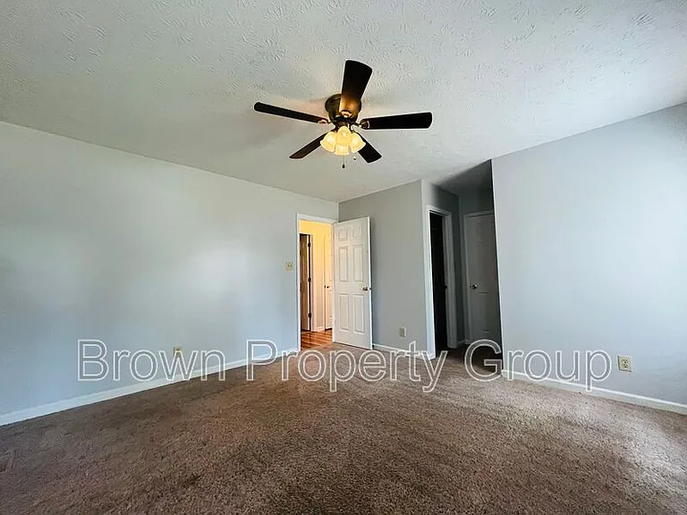 121 Sprucepine Dr — Photo 15