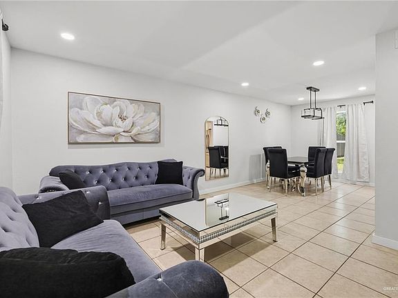 4th image of 101 W Camellia Ave