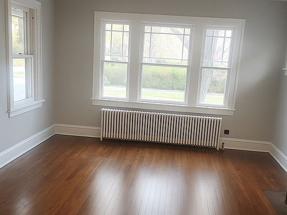 2nd image of 830 E 209th St