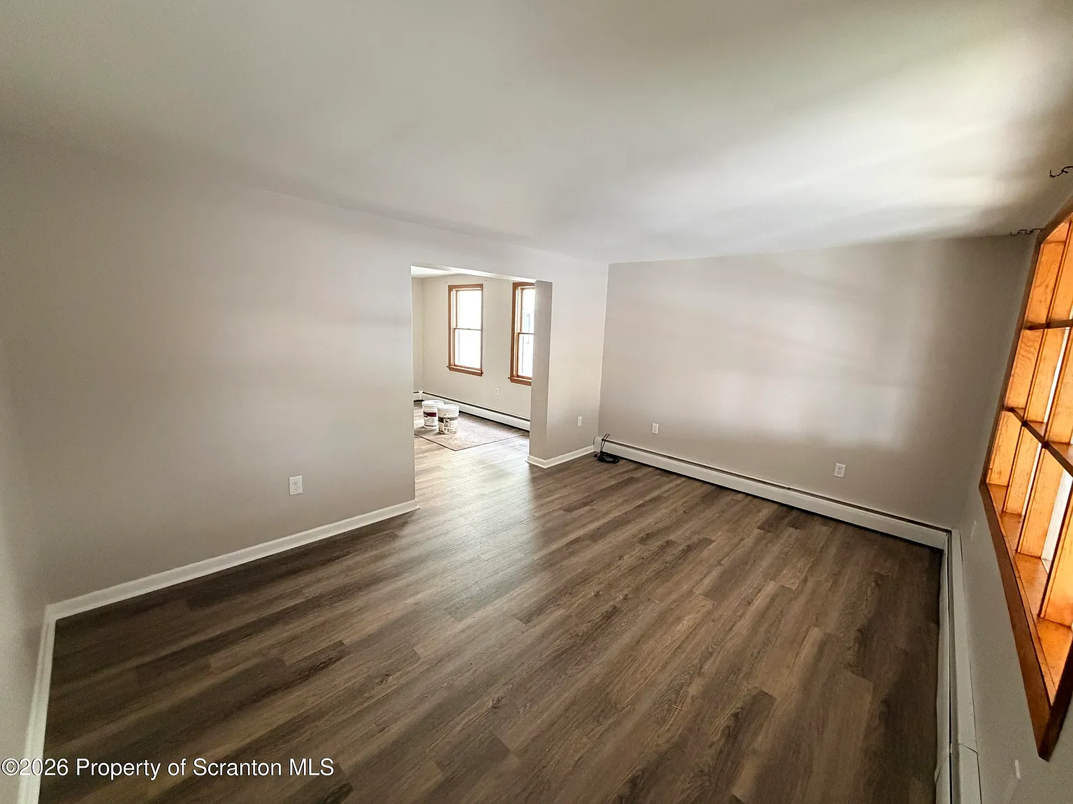4 bed, 1.0 bath, 2000 sqft, $1,600 — Photo 2