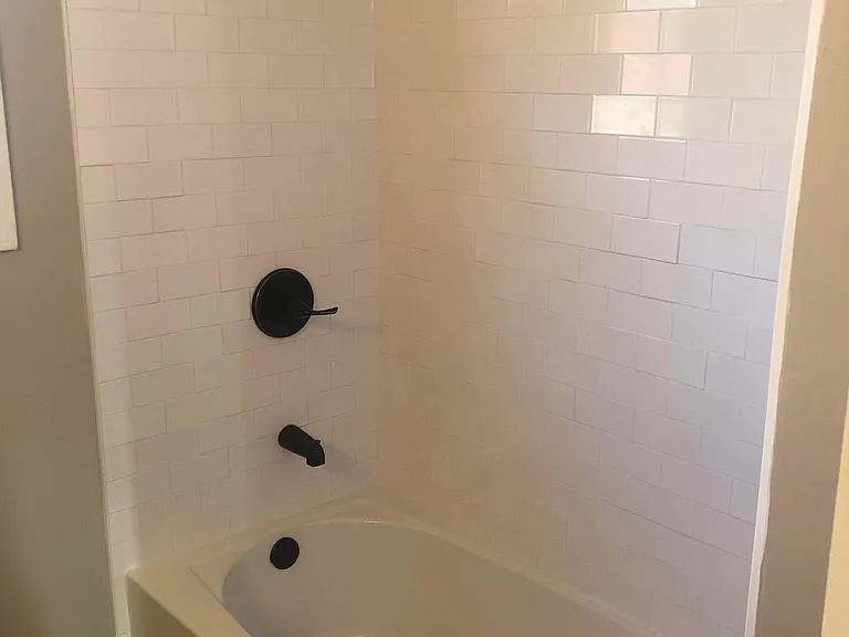 567 Cynthia Dr — Photo 2