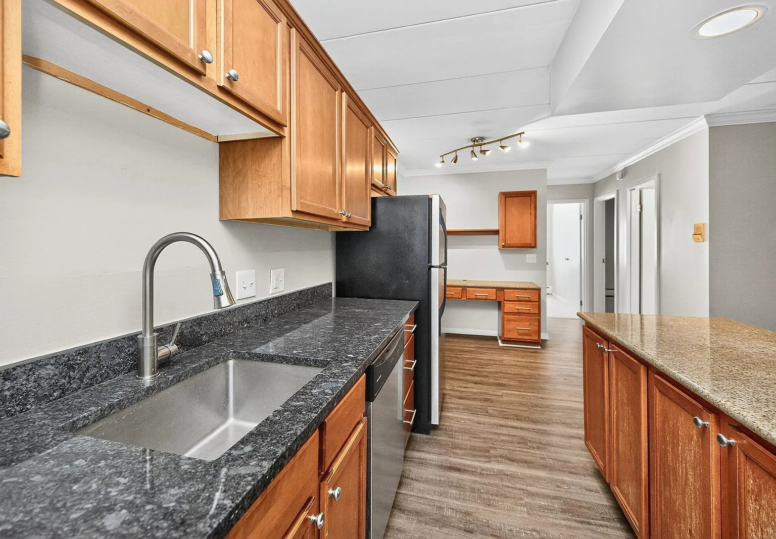 2 bed, 1.0 bath, 650 sqft, $1,249 — Photo 2