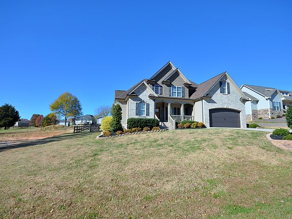 3rd image of 126 Northcrest Dr