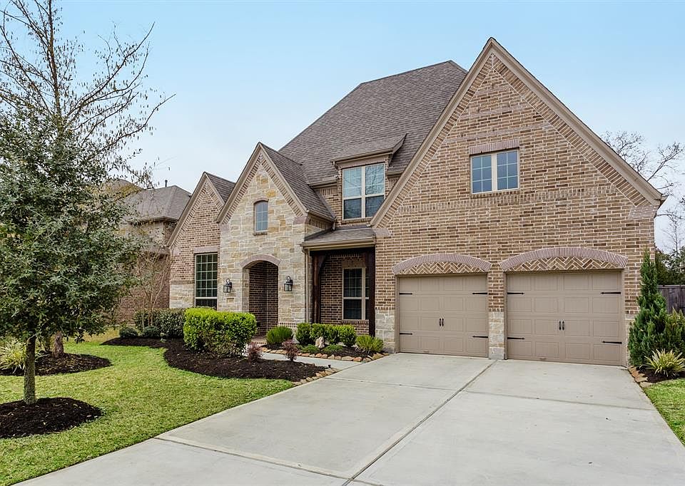 Upgraded stone and brick elevation grace the exterior of this elegant home in Woodforest, where children attend popular Montgomery schools: Lone Star Elementary, Oak Hill Jr. High & the new Lake Creek High!