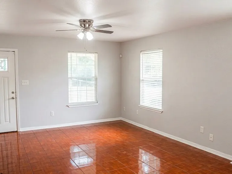 1610 Saxon St — Photo 2