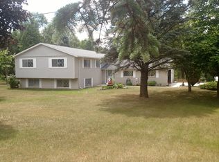 9250 Bennett Lake Rd, Fenton, MI 48430