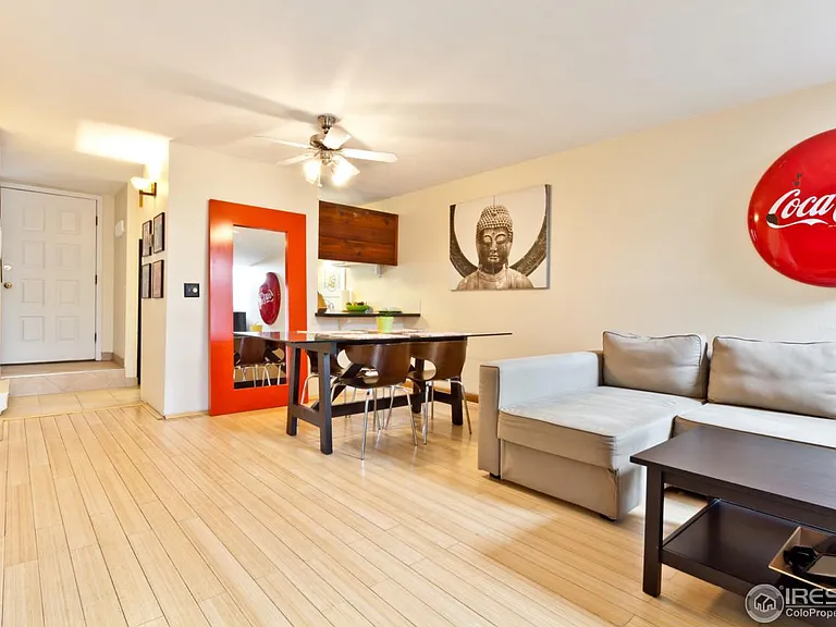1011 E Moorhead Cir — Photo 4