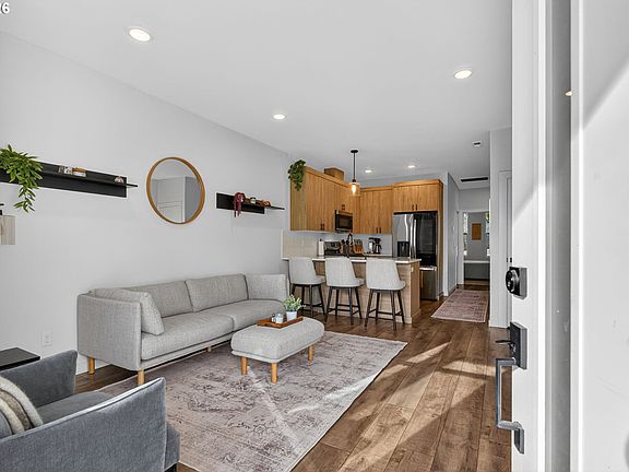 5th image of 1307 SW Carson St