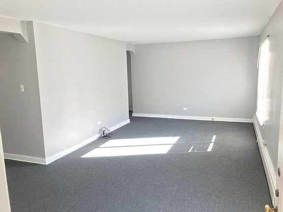 3rd image of 2841 W Farragut Ave Unit 1