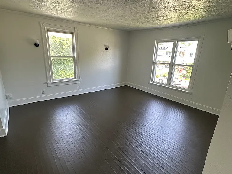 808 Five Oaks Ave — Photo 2