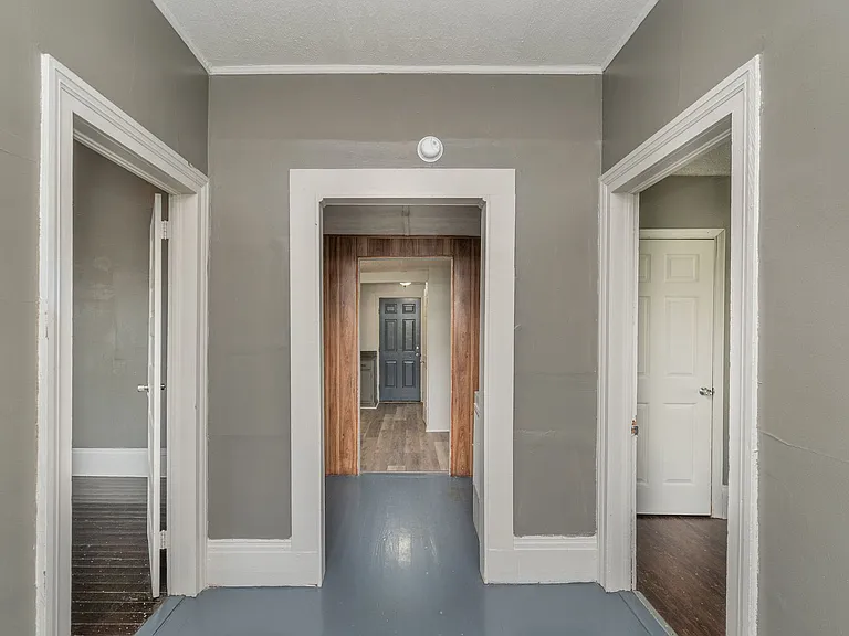 2024 Clark St — Photo 4