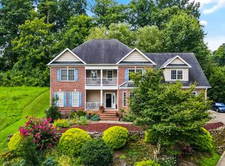 40 Riverside Dr, Oak Ridge, TN 37830