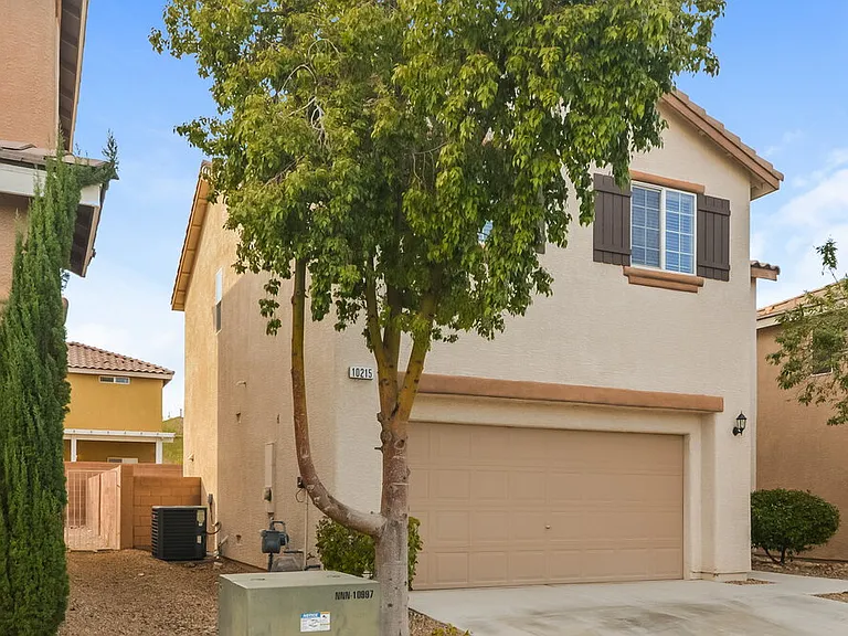 10215 Cougar Crossing St — Photo 4