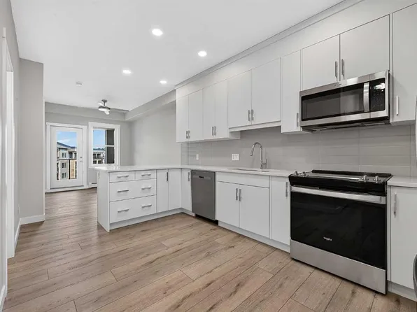 55 SW Wolf Hollow Cres SE #411, Calgary, AB T2X 1T8